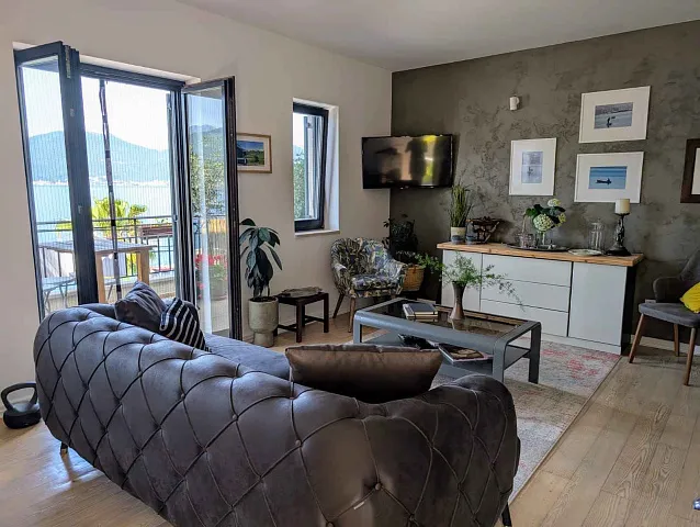 Apartment mit Panoramablick auf das Meer in der ersten Reihe in Krasici — photo 12